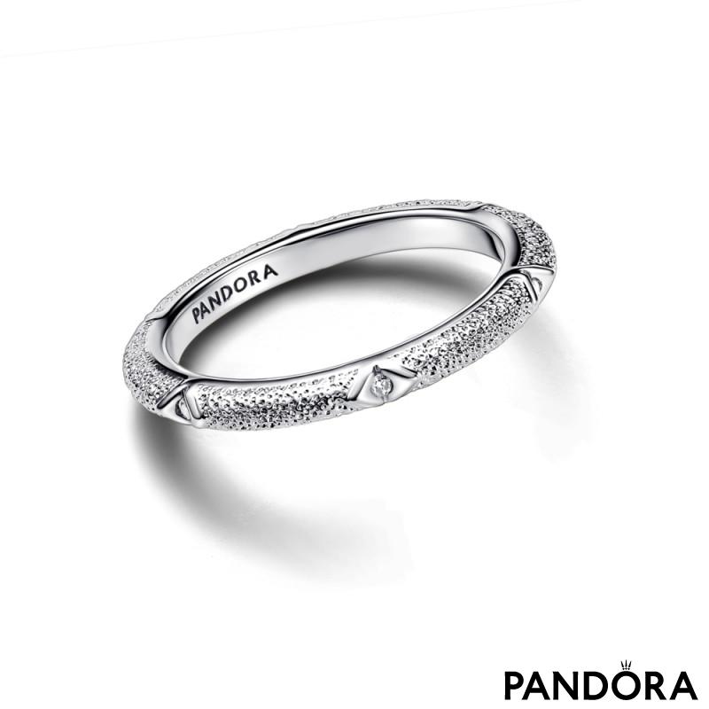 Pandora ME prsten s teksturom i kamenjem 